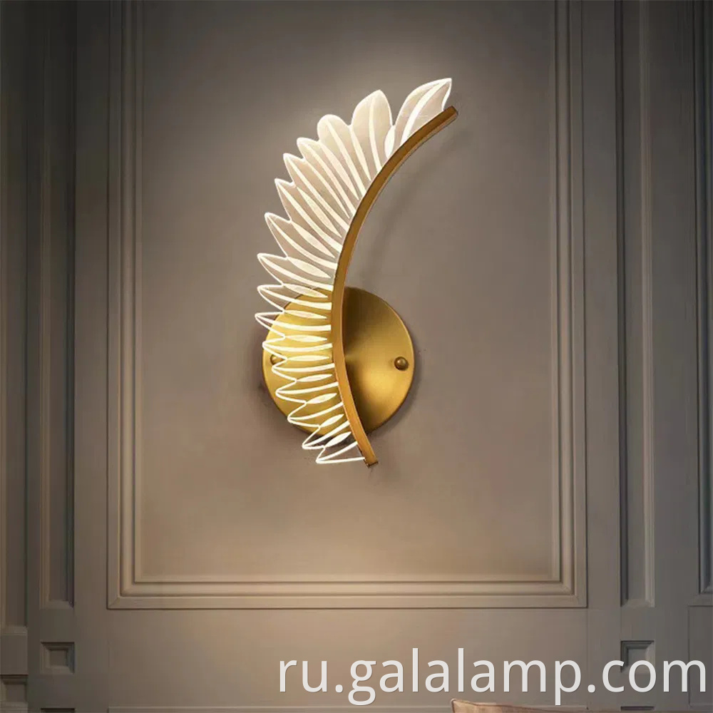 Элегантная настенная лампа акрилового пера для роскошных интерьеров